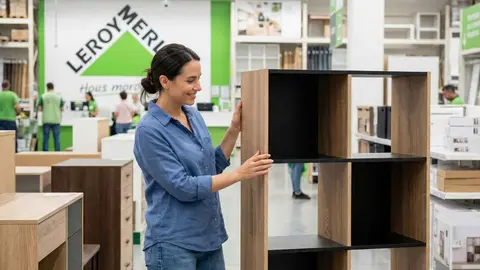 Leroy Merlin ficha una selecci&oacute;n de estanter&iacute;as decorativas con las que resaltar la decoraci&oacute;n del sal&oacute;n por muy poco