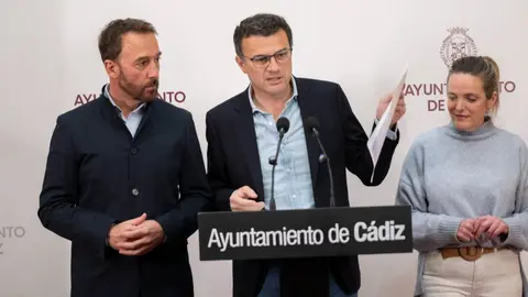 Bruno Garc&iacute;a, en el centro de la imagen, junto a Jos&eacute; Manuel Cossi y Maite Gonz&aacute;lez