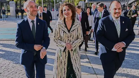 Montero, junto a los alcaldes de Adamuz y Grazalema | Salvador L&oacute;pez Medina