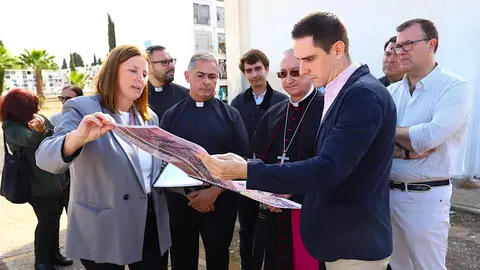 Jaime Espinar en el cementerio de Jerez