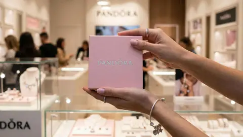 Pandora vuelve a hacer una oda a la elegancia con estos 4 preciosos charms con los que hacer que tus pulseras sean mucho m&aacute;s bonitas