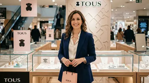 Una mujer en la secci&oacute;n de Tous en El Corte Ingl&eacute;s