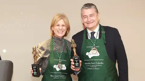 Antonio Sanz recibe la distinci&oacute;n de Cofrade de Honor de la Federaci&oacute;n Andaluza de Cofrad&iacute;as | Cristo Garc&iacute;a