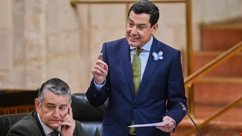 Juanma Moreno, durante la &uacute;ltima sesi&oacute;n de control en el Parlamento