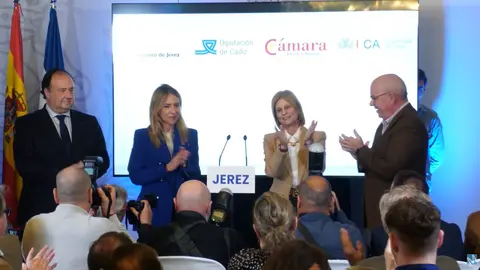 La alcaldesa de Jerez junto a miembros del Consejo Rector