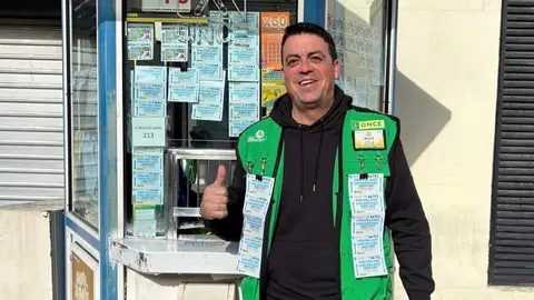 Manuel Landi, vendedor de la ONCE en C&aacute;diz