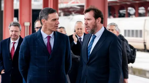Pedro S&aacute;nchez, junto al ministro &Oacute;scar Puente en una imagen de archivo