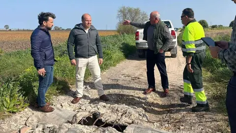 Oscar Curtido, delegado de Medio Ambiente de la Junta de Andaluc&iacute;a, en su visita a las v&iacute;as pecuarias de Rota