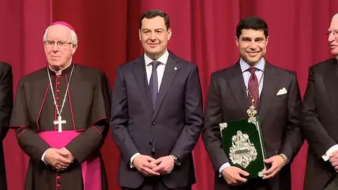 Juanma Moreno es un reconocido amante de la Semana Santa