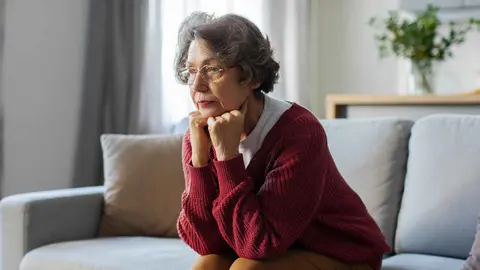 Una pensionista preocupada por el estado de su pensi&oacute;n