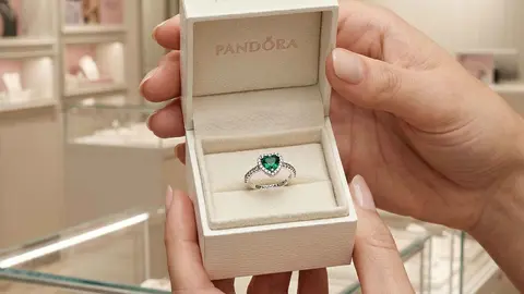 Anillo con circonitas de Pandora