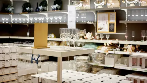 Copas TJ&Auml;RLEK, vasos STORSINT y PAPPERSBJ&Ouml;RK y copa FR&Ouml;JDA de Ikea