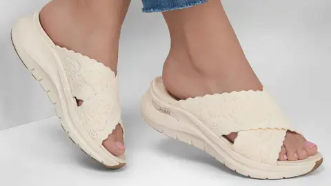 Skechers Arch Fit 2.0 Sandal -&nbsp;Still The One de Skechers