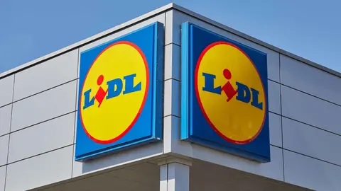 Consigue aprovechar tus jardines y terrazas, sin que el sol y el calor sean un problema con cualquiera de estos tres accesorios de Lidl