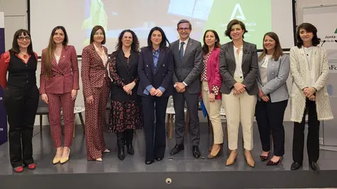 Jorge Paradela, consejero de Energ&iacute;a, Industria y Minas, en un encuentro con mujeres mineras