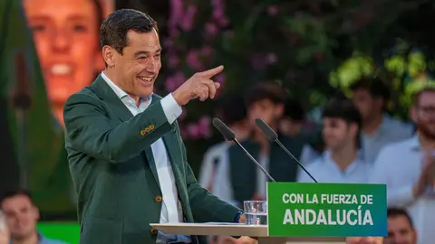 Juanma Moreno durante un acto electoral