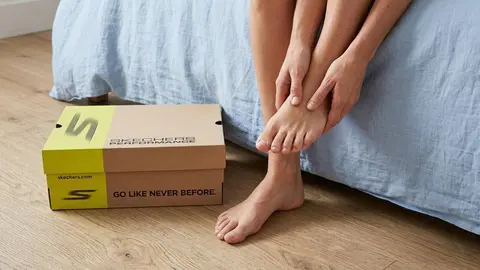Skechers refuerza la comodidad real en dos modelos pensados para vacaciones y ciudad
