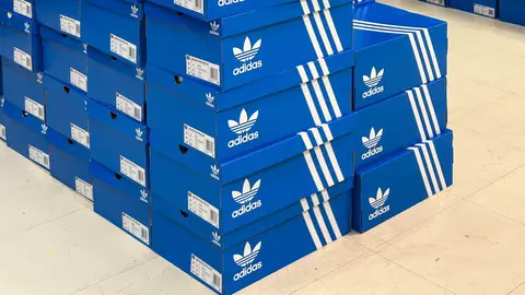 El zueco de Adidas que acerca la est&eacute;tica Mega Crush a un precio m&aacute;s amable