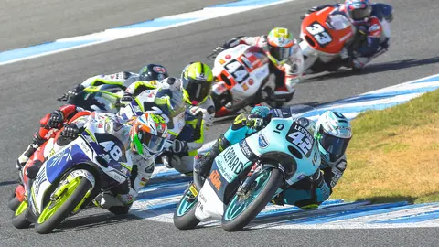 Marcos Ramirez al frente de la carrera en Moto3