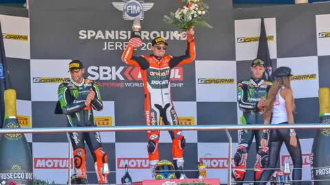 Davies levanta el trofeo  | Christian Cantizano para MIRA Jerez