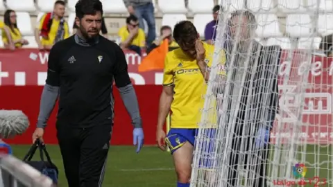 Salvi S&aacute;nchez tuvo que retirarse lesionado el domingo.