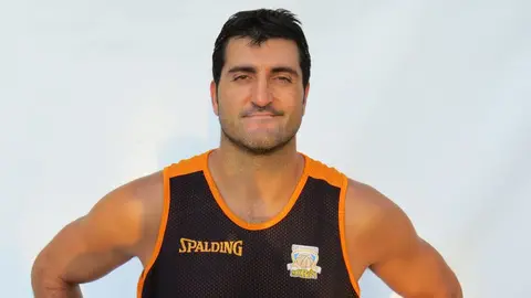 Jes&uacute;s Chagoyen con la el&aacute;stica de Aceitunas Fragata Mor&oacute;n