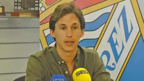 Presentaci&oacute;n Alberto Pi&ntilde;ero con el Xerez CD | Imagen de Manuel Jes&uacute;s Ruiz