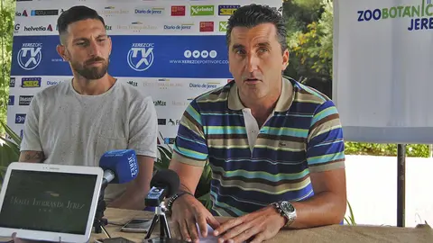 Presentaci&oacute;n de  Jos&eacute; Manuel Rojas como nuevo jugador del Xerez DFC | Foto de Manuel Jes&uacute;s Ruiz