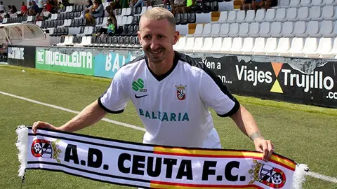 David Polaco en su presentaci&oacute;n con el Ceuta./ Pepe Segura