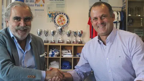 Evaristo Bab&eacute;, presidente de Cruz Roja, junto a Gabi Selma, presidente de la Fundaci&oacute;n Xerecismo en Libertad | Foto: xerezdeportivofc.com