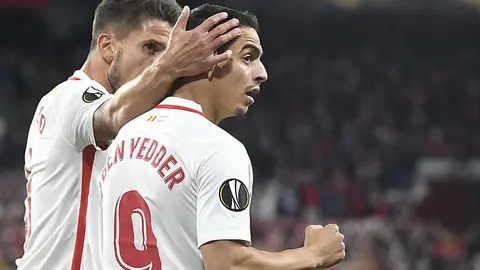 Wissam Ben Yedder celebra un gol anotado con la el&aacute;stica del Sevilla FC