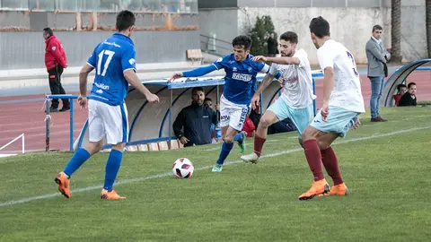 Antonio Bello en una acci&oacute;n del partido | Foto: xerezdeportivofc.com
