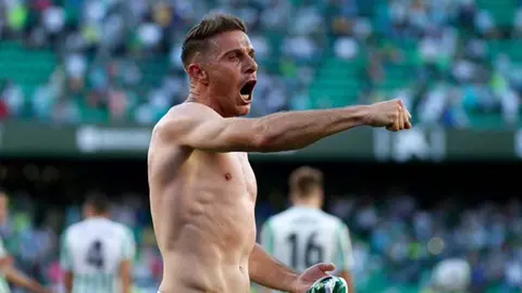 Joaqu&iacute;n S&aacute;nchez celebra un gol con el Real Betis
