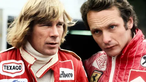 Niki Lauda y su enemigo &iacute;ntimo James Hunt. Foto de la BBC