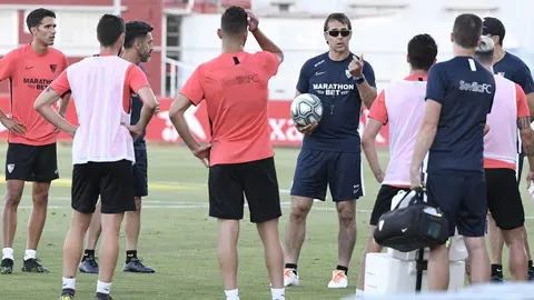 Juanpe a la izquierda de la imagen. Foto: Sevilla FC
