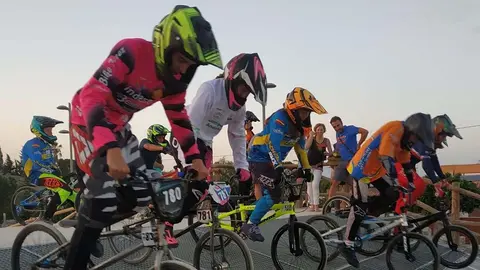 Daniel Fern&aacute;ndez a la izquierda de la imagen