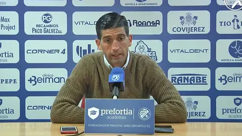 Sergio Narv&aacute;ez en rueda de prensa | Foto de XerezDFC.com