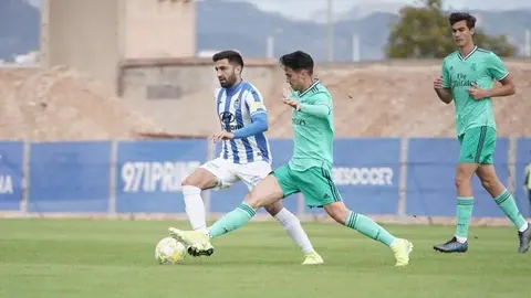 Mart&iacute;n Calder&oacute;n en una acci&oacute;n ante el Atl&eacute;tico Baleares | Foto: Toni Ferrero