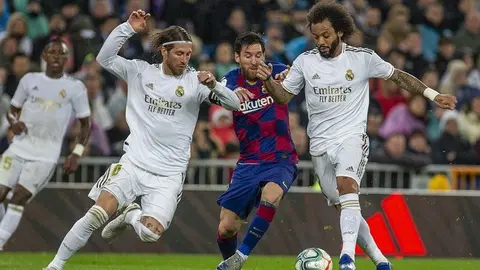 01 March 2020, Spain, Madrid: Real Madrid's Sergio Ramos (L) and teammate Marcelo (R) battle for the ball with Barcelona's Lionel Messi during the Spanish Primera Division soccer match between Real Madrid and Barcelona at the Santiago Bernabeu Stadium. Photo: Manu Reino/SOPA Images via ZUMA Wire/dpa


01/03/2020 ONLY FOR USE IN SPAIN