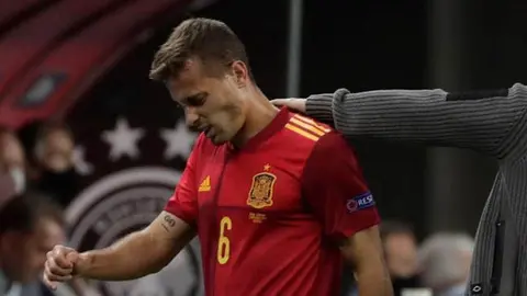 Sergio Canales abandona lesionado el combinado nacional