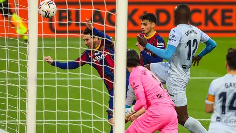 Leo Messi remata a gol | FC Barcelona