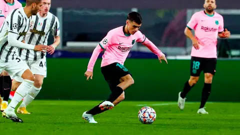 Pedri en un partido de Champions League