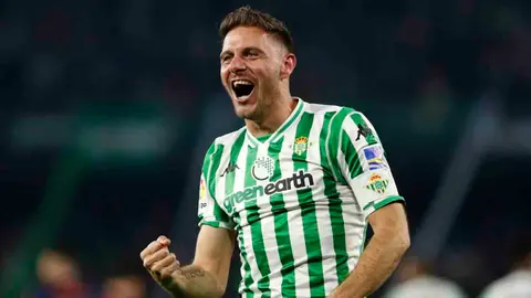 Joaqu&iacute;n celebrando un con con el Real Betis