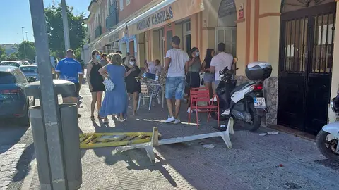 Aficionados del Xerez CD y del San Fernando CD se l&iacute;an en Jerez a sillazos y a pedradas - 2