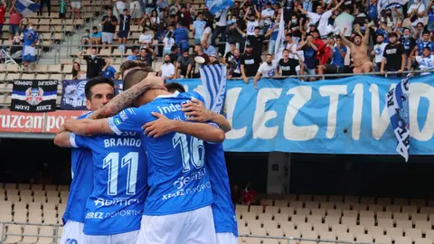 Jugadores del Xerez Deportivo FC celebrando un gol en Chap&iacute;n
