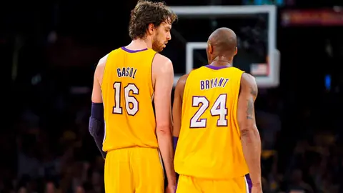 Pau Gasol y Kobe Bryant en un partido con Los Angeles Lakers