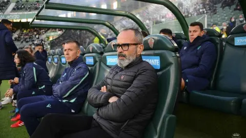 &Aacute;lvaro Cervera en el banquillo del Mart&iacute;nez Valero antes de un Elche CF - C&aacute;diz CF | CCF