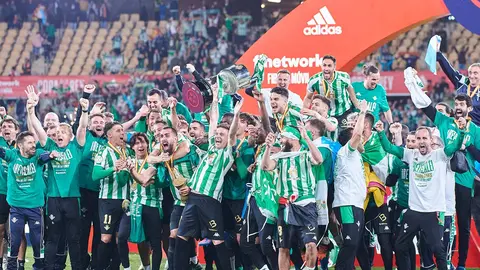 El Betis levanta el titulo de campe&oacute;n de Copa del Rey | Foto de Salva L&oacute;pez para ElMIRA.es