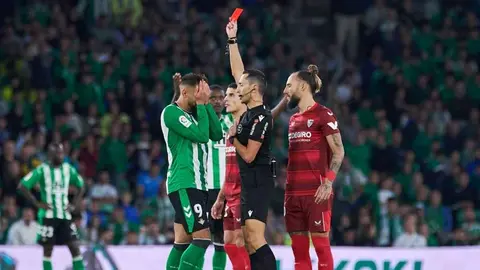 Expulsi&oacute;n de Borja Iglesias en el Real Betis - Sevilla FC | Salvador L&oacute;pez Medina para El MIRA