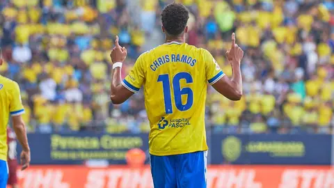 Chris Ramos celebra su gol con el C&aacute;diz CF ante el Villarreal CF | Salvador L&oacute;pez Medina para ElMIRA